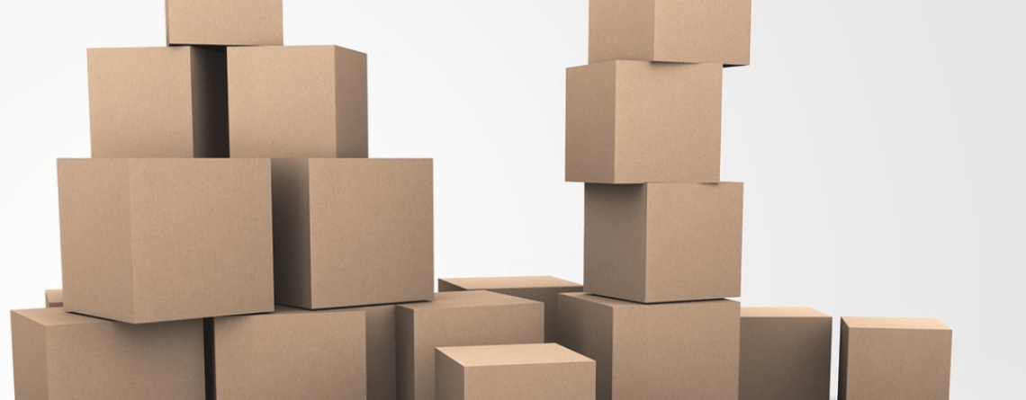 boite en carton empilees