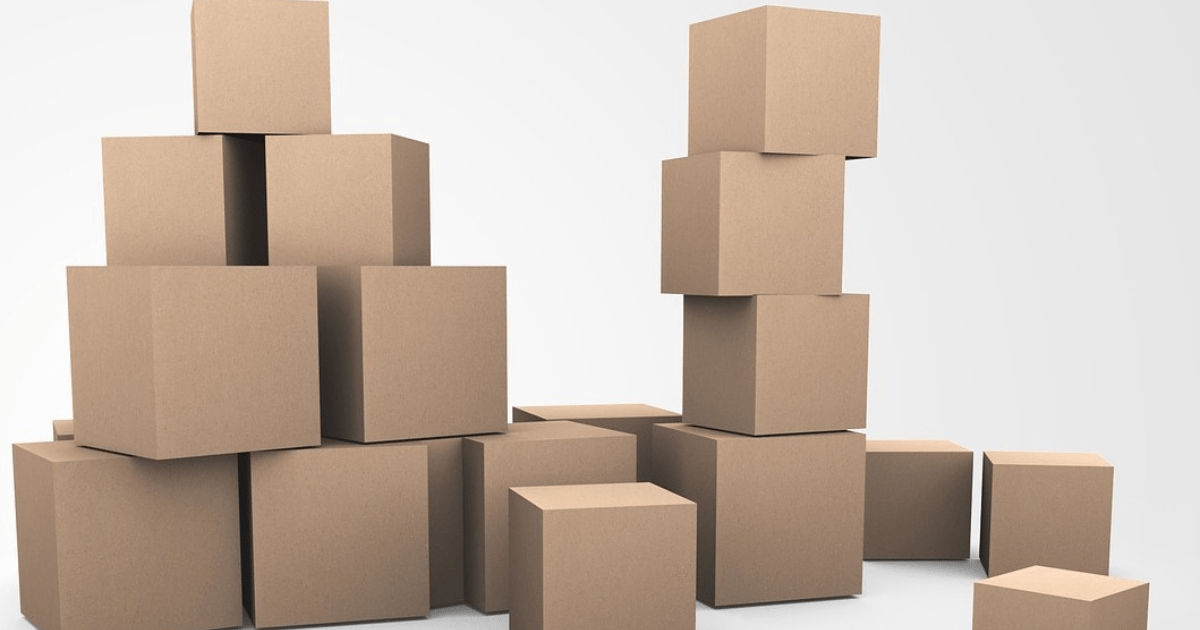 boite en carton empilees
